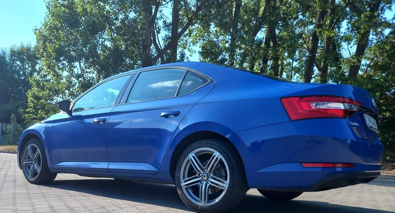 Skoda Superb cena 47900 przebieg: 298000, rok produkcji 2018 z Kutno małe 172